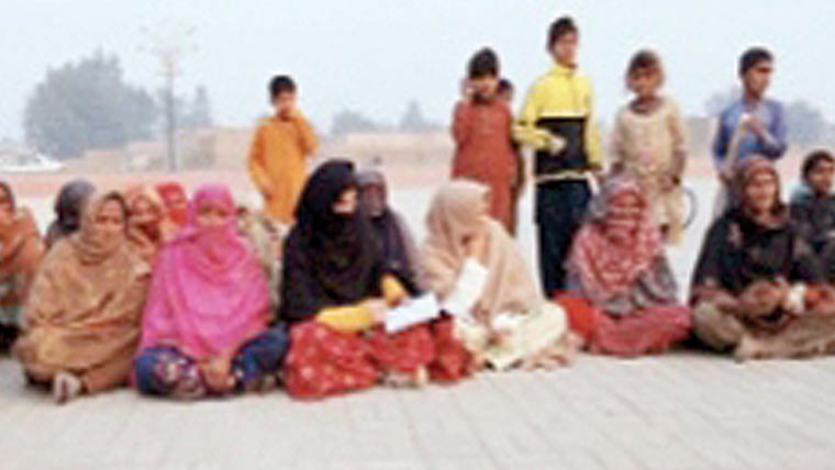 بستی شیخاں کے مکینوں کا  بے دخلی کے خلاف احتجاج 