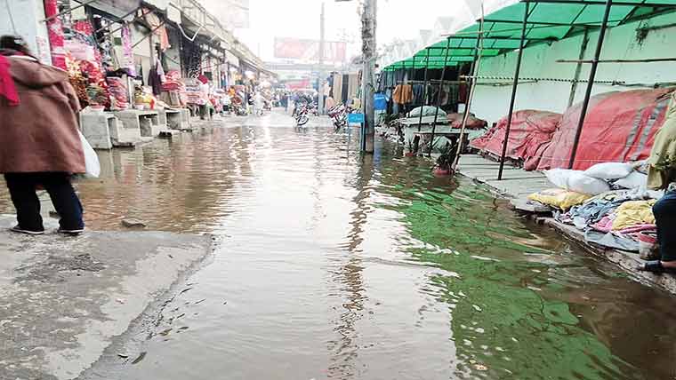 شیرانوالہ باغ لنڈا بازار کا سیوریج بند، پانی جمع 