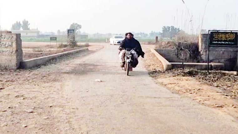  دھوری روڈ پر نہر شاہ پور برانچ کا پل موت کا جال بن گیا