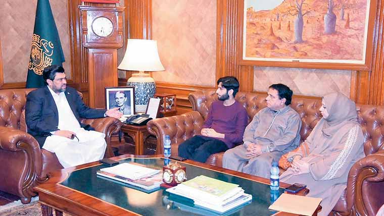 گورنر سے عمران فاروق  کے اہل خانہ کی ملاقات