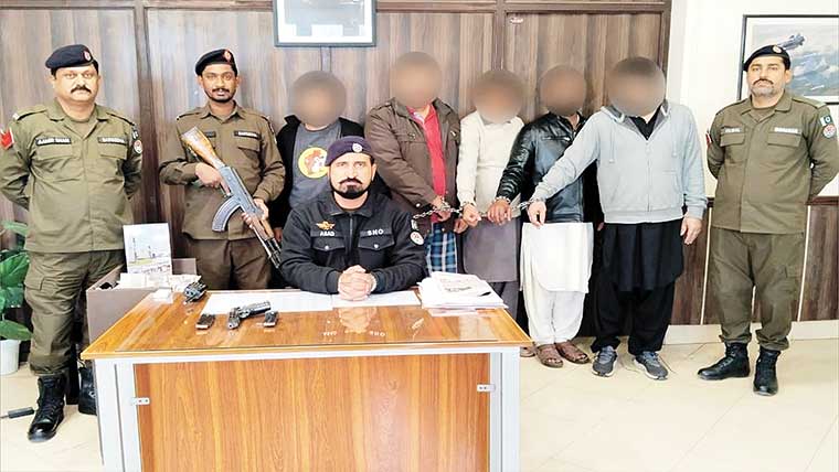 اشتہاریوں اور ناجائز اسلحہ رکھنے والوں  کے خلاف کریک ڈاؤن،5ملزم گر فتار