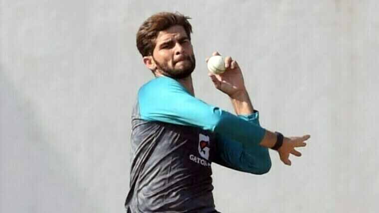 شاہین نے دوبارہ بولنگ  کا آغاز کر دیا