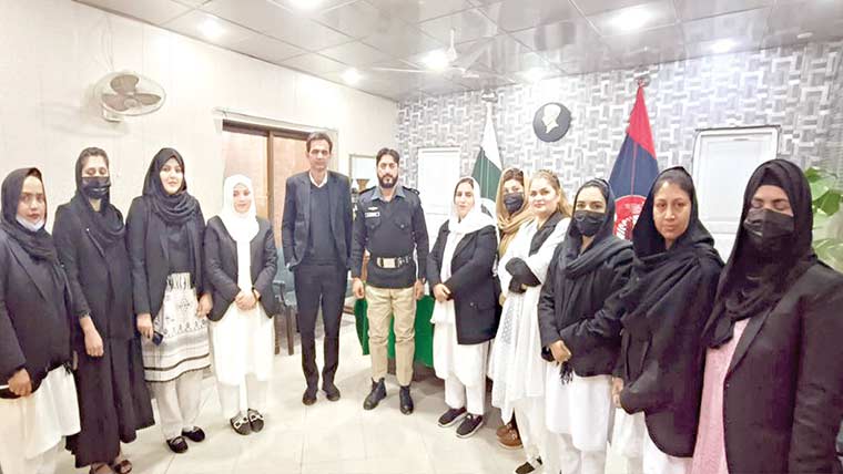 سیالکوٹ:خواتین وکلا کے وفد کا دورہ جیل ،قیدیوں سے ملاقات 