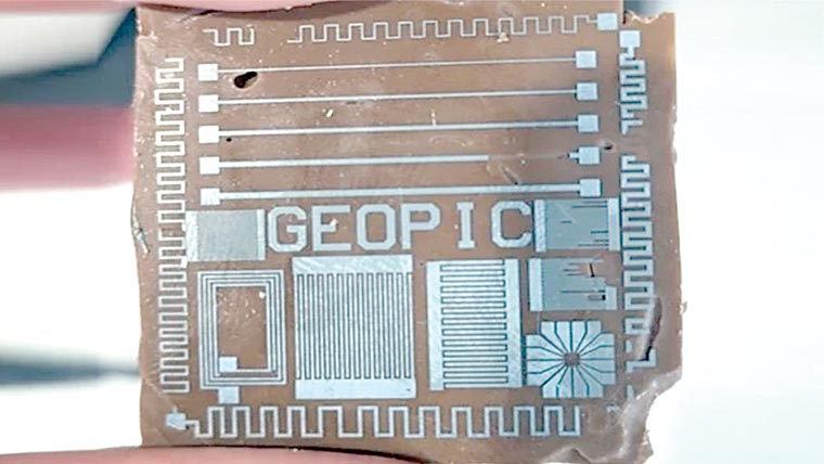 برقی کچرے سے نمٹنے کیلئے چاکلیٹ سے بنا سرکٹ بورڈ تیار