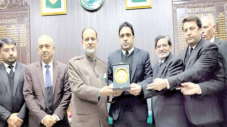  پاکستان ہمیشہ کشمیر کیساتھ کھڑا ہے :سردار عتیق خان 