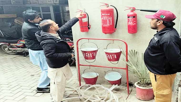 سول ڈیفنس کی جانب سے کاروباری مراکز کا معائنہ، نوٹسز جاری