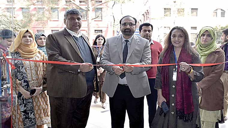 یوای ٹی :تین سمسٹرز کے طلبہ  کے پراجیکٹس کی نمائش