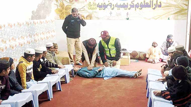  دارالعلوم کریمیہ رضویہ میں سول  ڈیفنس کی تربیتی ورکشاپ 