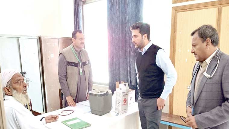 اسسٹنٹ کمشنر واں بھچراں  ہسپتال کا دورہ، مریضوں کو  طبی سہولیات کی فراہمی کی ہدایت