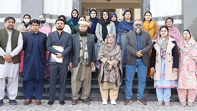 فارمیسی کونسل کا ویمن یونیورسٹی ملتان دورہ مکمل 