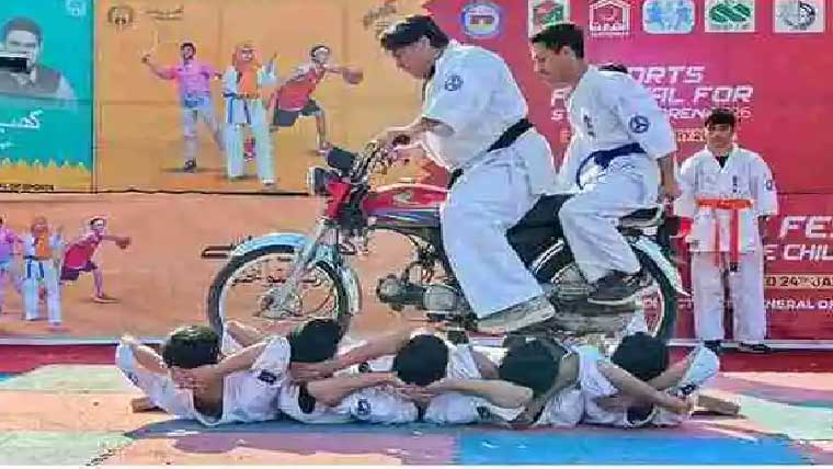  زمونگ کور پشاور میں منعقدہ سپورٹس فیسٹیول اختتام پذیر 