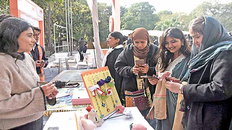 الحمرا میں جاری تھنک فیسٹ کے  آخری روز 15سیشنز ہونگے 