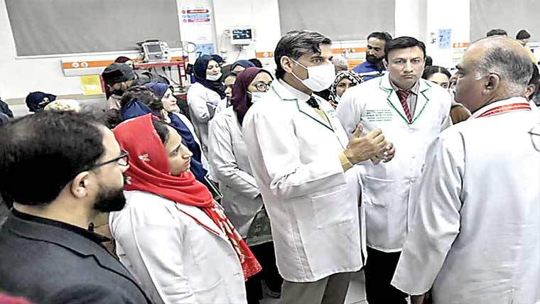 ایل جی ایچ میں غفلت پر زیرو ٹالرنس  کی پالیسی نافذ : فاروق افضل