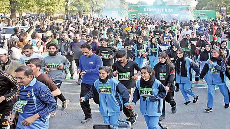  اسلام آباد میں میراتھن ریس مردوں میں شیر خان ، خواتین میں قازق خاتون  بازی لے گئی