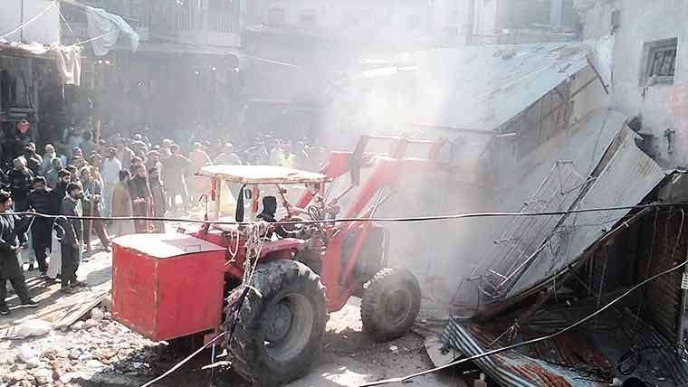 پیرا فورس،میونسپل کارپوریشن عملے کا تجاوزات کیخلاف آپریشن 