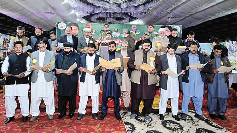 گلیانہ پریس کلب کی نو منتخب  کابینہ نے حلف اٹھا لیا 