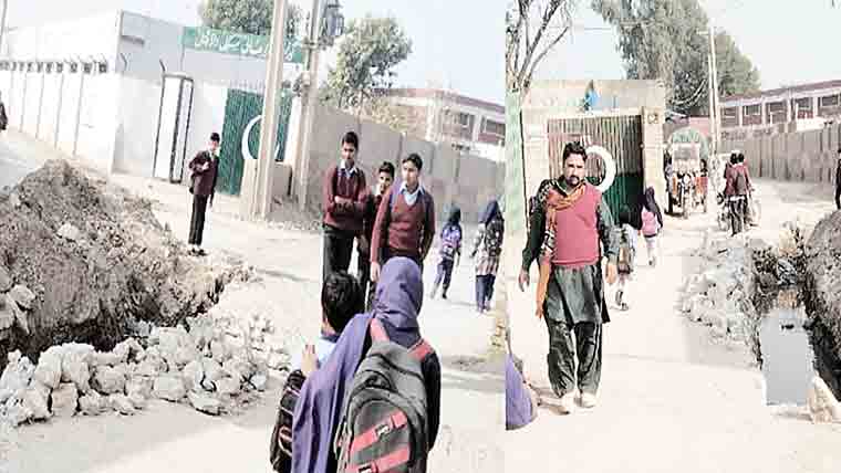  داؤدخیل مسائلستان ‘گرلز سکول کے سامنے گڑھا جان لیوا خطرہ 