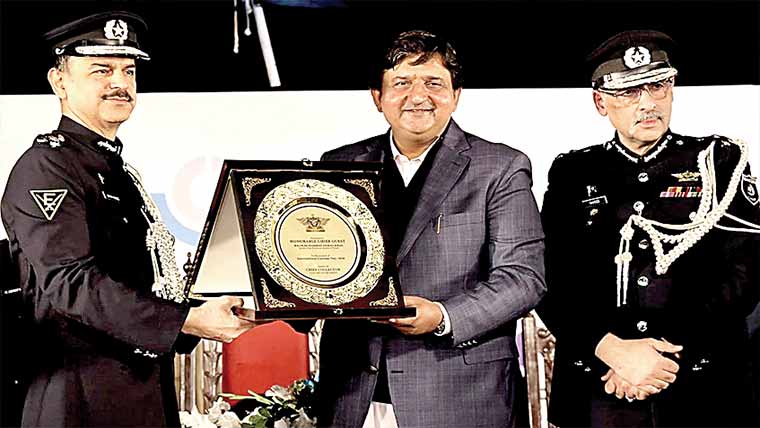  کسٹمز انفورسمنٹ اسلحہ اور ناجائز کرنسی کا قلع قمع کرے ، ملک احمد 