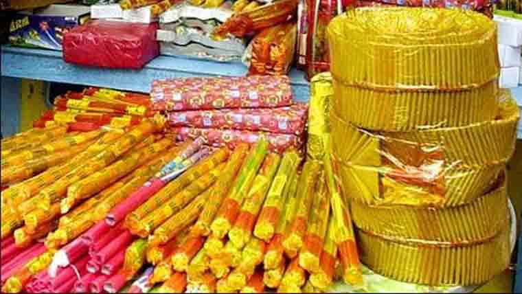  مشکو ک شخص کی تلاشی ،بھاری  مقدار میں آتشبازی کا سامان برآمد 