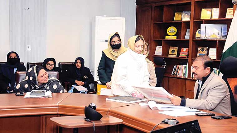 ڈی سی کامحکمانہ کارکردگی کاجائزہ، ڈی ایچ کیوہسپتال کادورہ