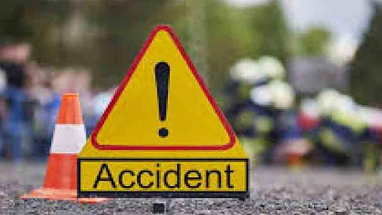  بس کی موٹرسائیکل رکشا  کو ٹکر، چھ افراد شدید زخمی 