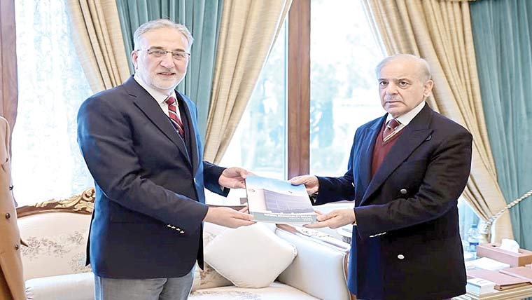 چیئرمین نیب کی وزیراعظم سے ملاقات،کارکردگی رپورٹ پیش