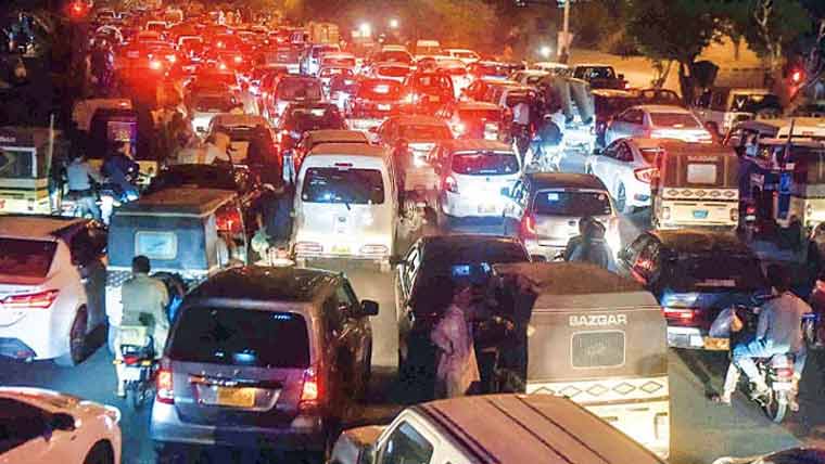 مرکزی شاہراہوں پر رش،ٹریفک جام معمول،شہری پریشان