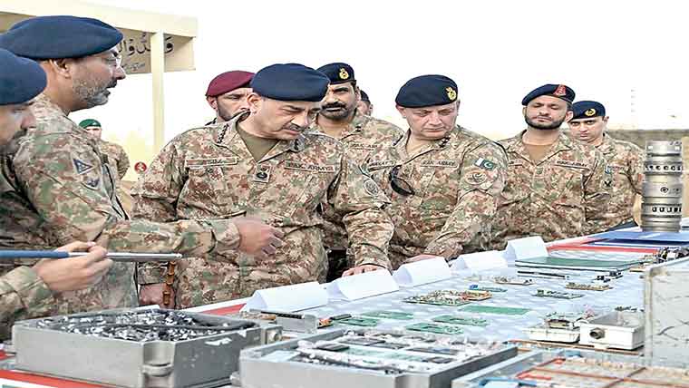 ہر خطرے سے نمٹنے کیلئے تیار، جدیدٹیکنالوجی میں مہارت حاصل کررہے : فیلڈ مارشل عاصم منیر 