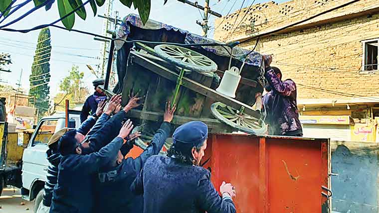 راولپنڈ ی،تجاوزات کیخلاف آپریشن ،4ٹرک سامان ضبط 