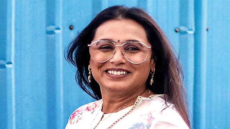 بیویوں کو شوہروں پر چِلّانا چاہیے ، رانی کے بیان پر تنقید 