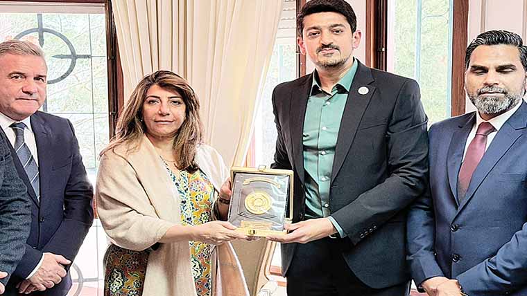 صدر گجرات چیمبر احمد حسن کی پر تگال  میں پاکستانی سفیر سے ملاقات 