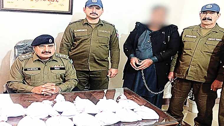 منشیات فروش سابق پولیس اہلکار گرفتار ‘ 13کلو چرس برآ مد 