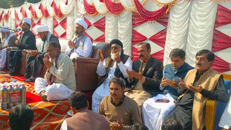 ڈی سی کی علمدار عباس کی اہلیہ کی قل خوانی میں شرکت