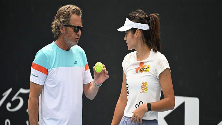 ایما راڈوکانو نے کوچ  سے راہیں جدا کر لیں