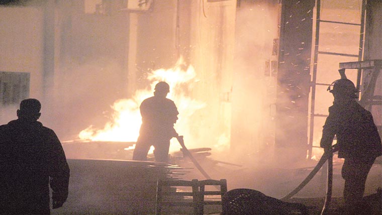 کارخانے میں آتشزدگی