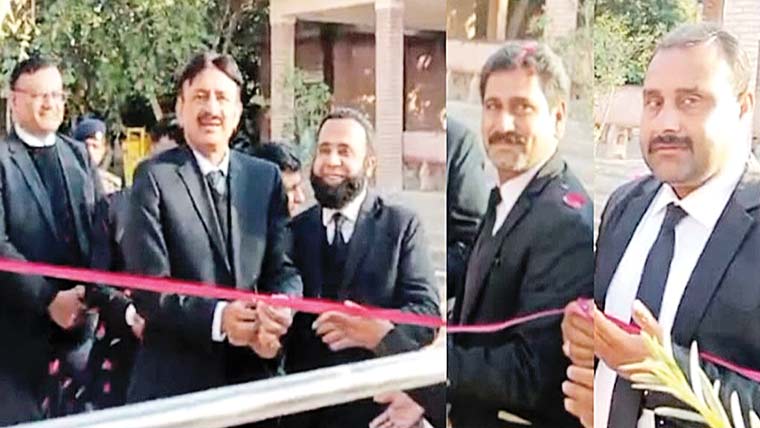 ڈسٹرکٹ اینڈ سیشن جج جھنگ نے  لیڈیز بار روم کا سنگ بنیاد رکھا