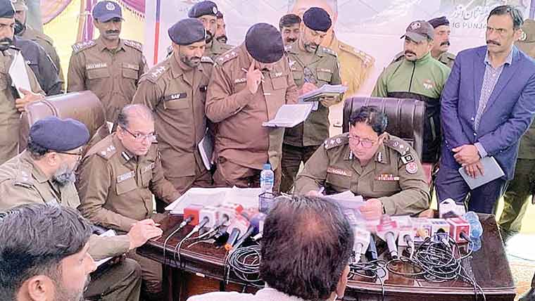  آ ر پی او سہیل اختر سکھیرا کی چناب نگر میں کھلی کچہری