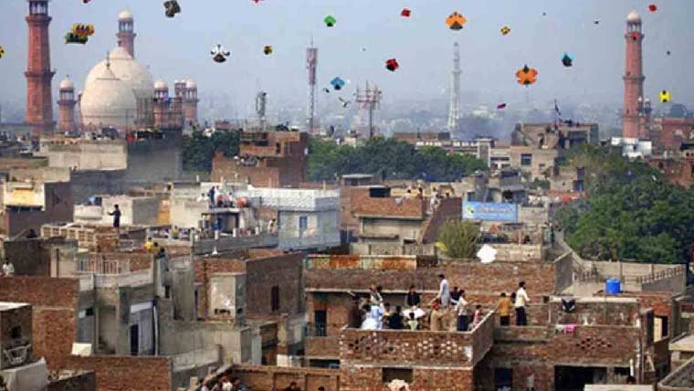  لاہور :بسنت پر دیگر شہروں سے بھی پتنگیں لانے کی مشروط اجازت
