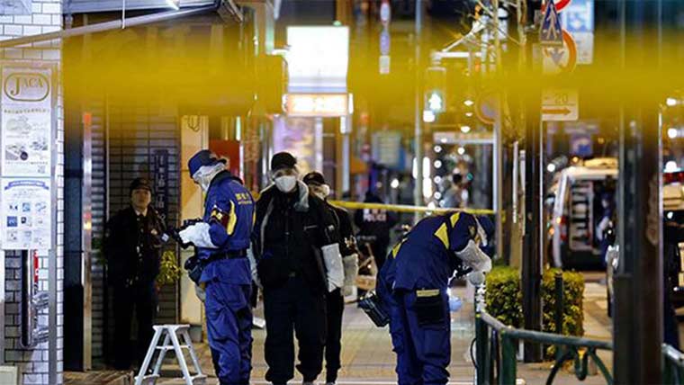 ٹوکیو:تین ڈاکو 42کروڑ ین  سے بھر ا سوٹ کیس چھین کرفرار 