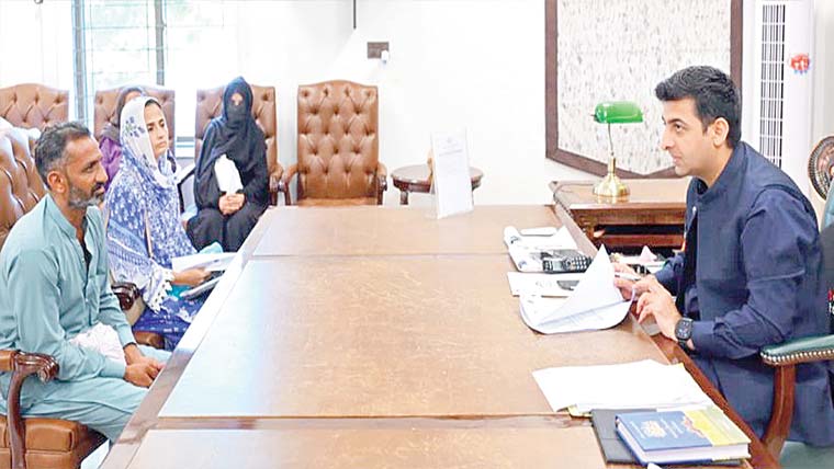  اوپن ڈور پالیسی ، ڈپٹی کمشنر نے شہریوں کے مسائل سنے 