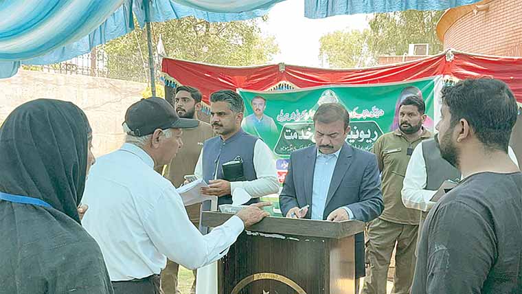  ریونیو عوامی خدمت سروسز کا دوسرا روز، عوامی مسائل سنے