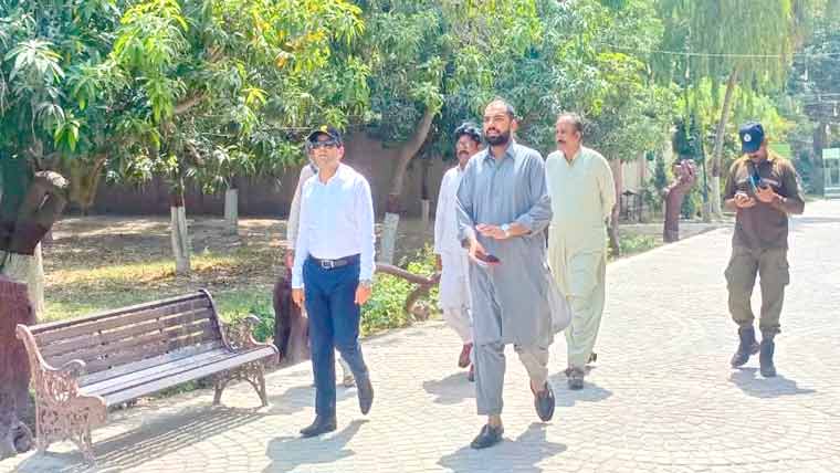 پارکس میں صفائی ستھرائی کومزید بہتر بنایا جائے :ڈپٹی کمشنر 