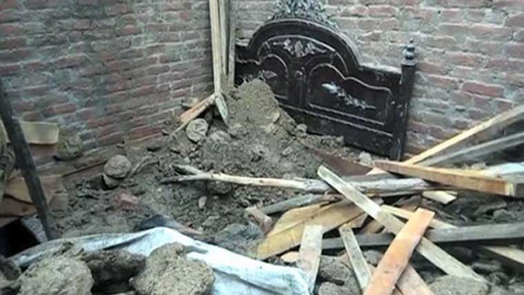 رائیونڈ میں بوسیدہ مکان کی چھت گر گئی   13سالہ بچی جاں بحق، 3 افراد زخمی