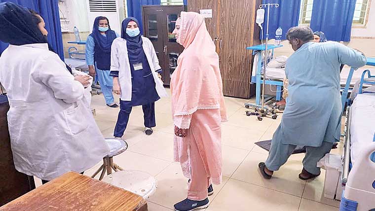 اسسٹنٹ کمشنر کا تحصیل ہسپتال  کا دورہ ،مریضوں کی عیادت 