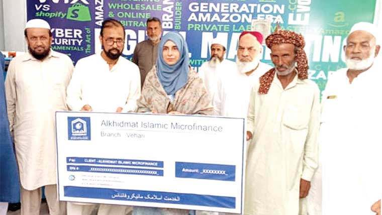 الخدمت فاؤنڈیشن میں بلا سود قرضوں کی تقسیم، چیکس فراہم