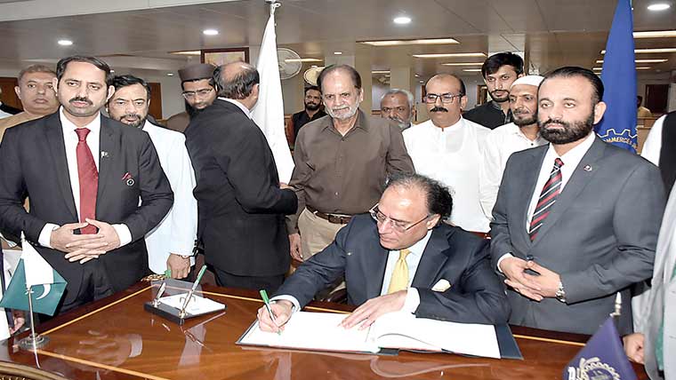ٹیکس نظام ڈیجیٹلائز کیا جا رہا   محاصل میں اضافہ ہوگا:وزیر خزانہ