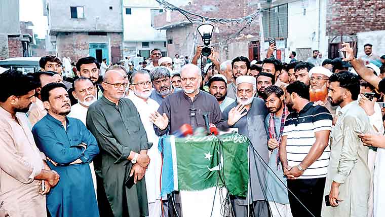 حافظ نعیم کا کاہنہ میں متاثرہ ٹیوشن سنٹر کا دورہ ،تعزیت ودعا