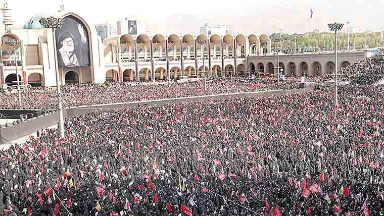 شہید سپریم لیڈر علی خامنہ ای کی آج نماز جنازہ، غیر ملکیوں سمیت لاکھوں افراد تہران میں جمع 