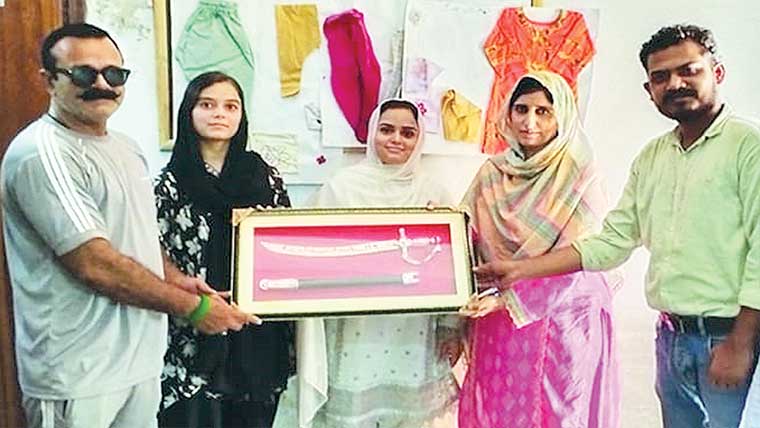 وزیرآباد :ڈسٹرکٹ سوشل ویلفیئر آفس  میں فاطمہ الزہرہ دستکاری سکول قائم 