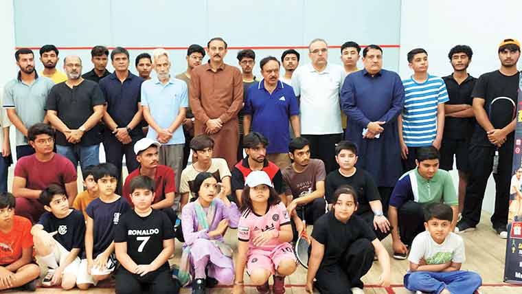 اسکواش کوچنگ و ٹریننگ کیمپ کامیابی کیساتھ اختتام پذیر 